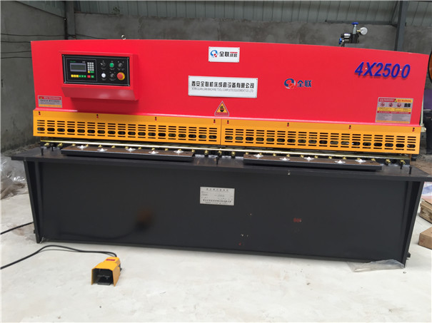 可(kě)傾壓力機(jī) 可傾(qīng)壓力機