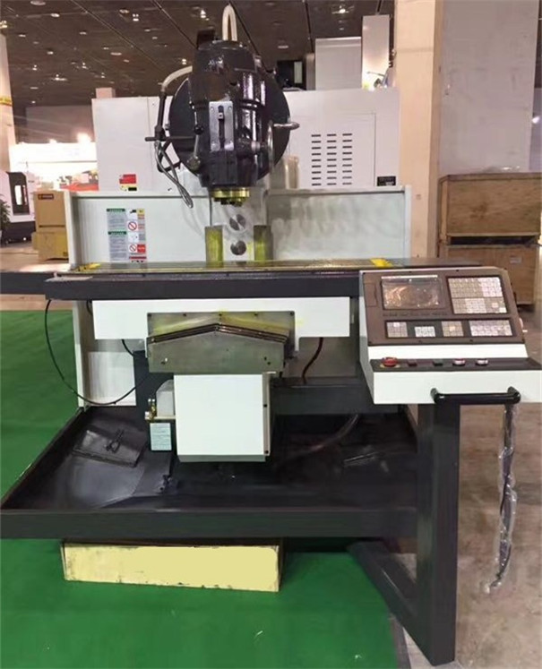 數控(kòng)銑床 數控(kong)銑床