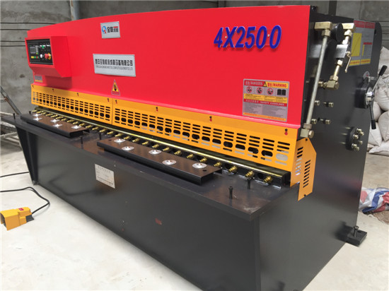 液壓(yā)擺式剪闆(pan)機 液(ye)壓擺式剪(jiǎn)闆機