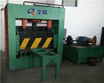 液壓(ya)龍門剪切(qiē)機