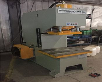 單柱(zhù)液壓機