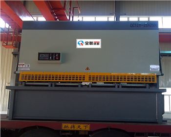 剪闆(pǎn)機設備(bèi)操作人(ren)員安全(quán)須知