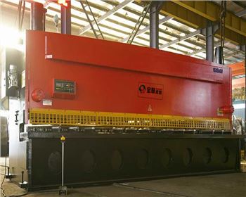 剪(jiǎn)闆機已成為各企(qǐ)事業單位使用較(jiao)為廣泛的剪切設(shè)備