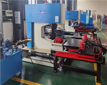 液壓數控(kong)沖孔中心(xīn)